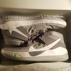 Kevin Durant wolf grey basketball shoes